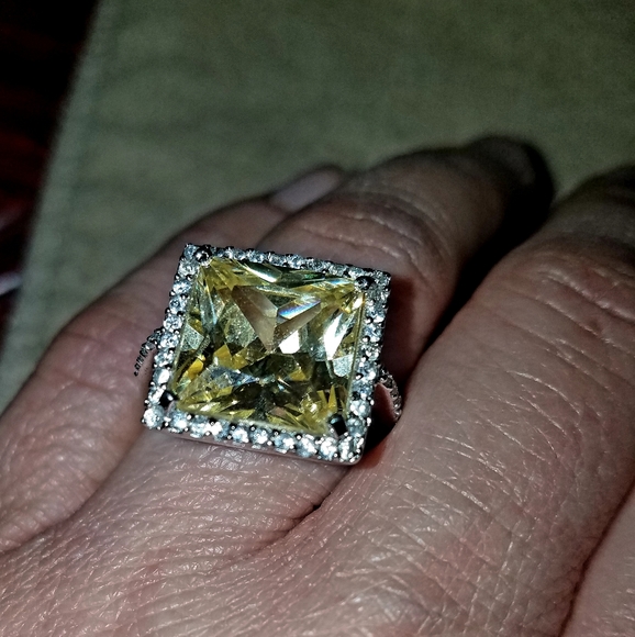 Ring - Picture 3 of 3